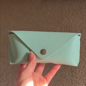 Portland Leather Light Green Accessory Case